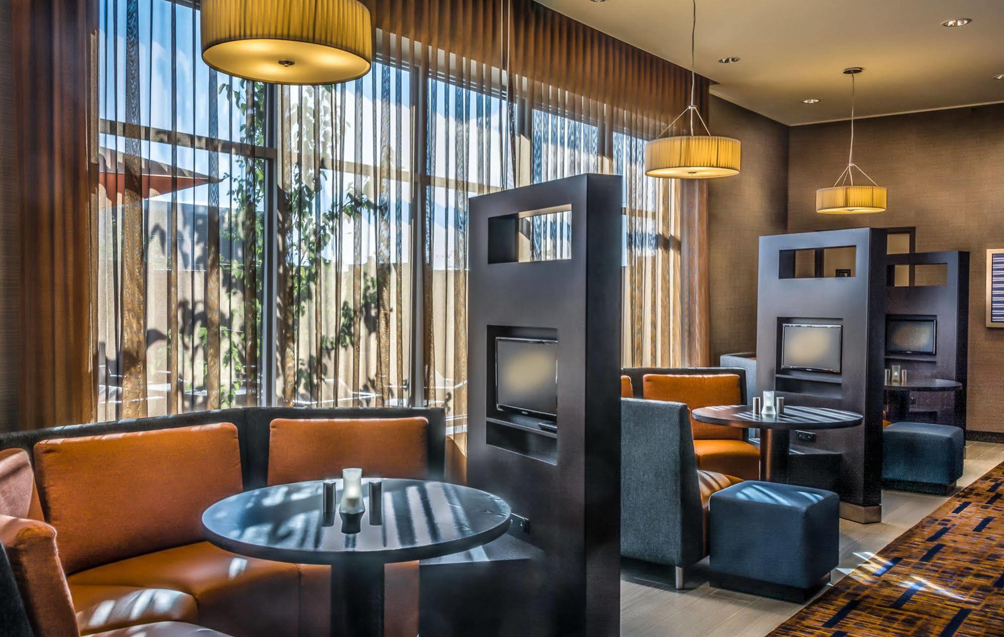 Courtyard By Marriott Winnipeg Airport Extérieur photo